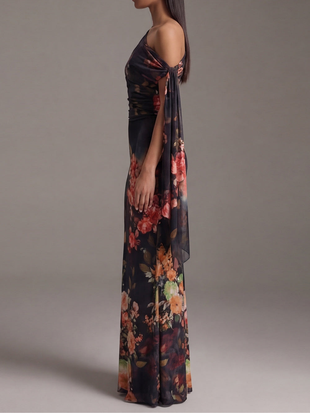 Robe Maxi Plissée en Mousseline Imprimée Noire à Une Épaule