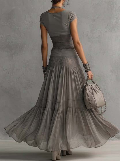 Top Gris en Dentelle Transparente avec Panneaux et Ensemble Jupe Maxi Plissée