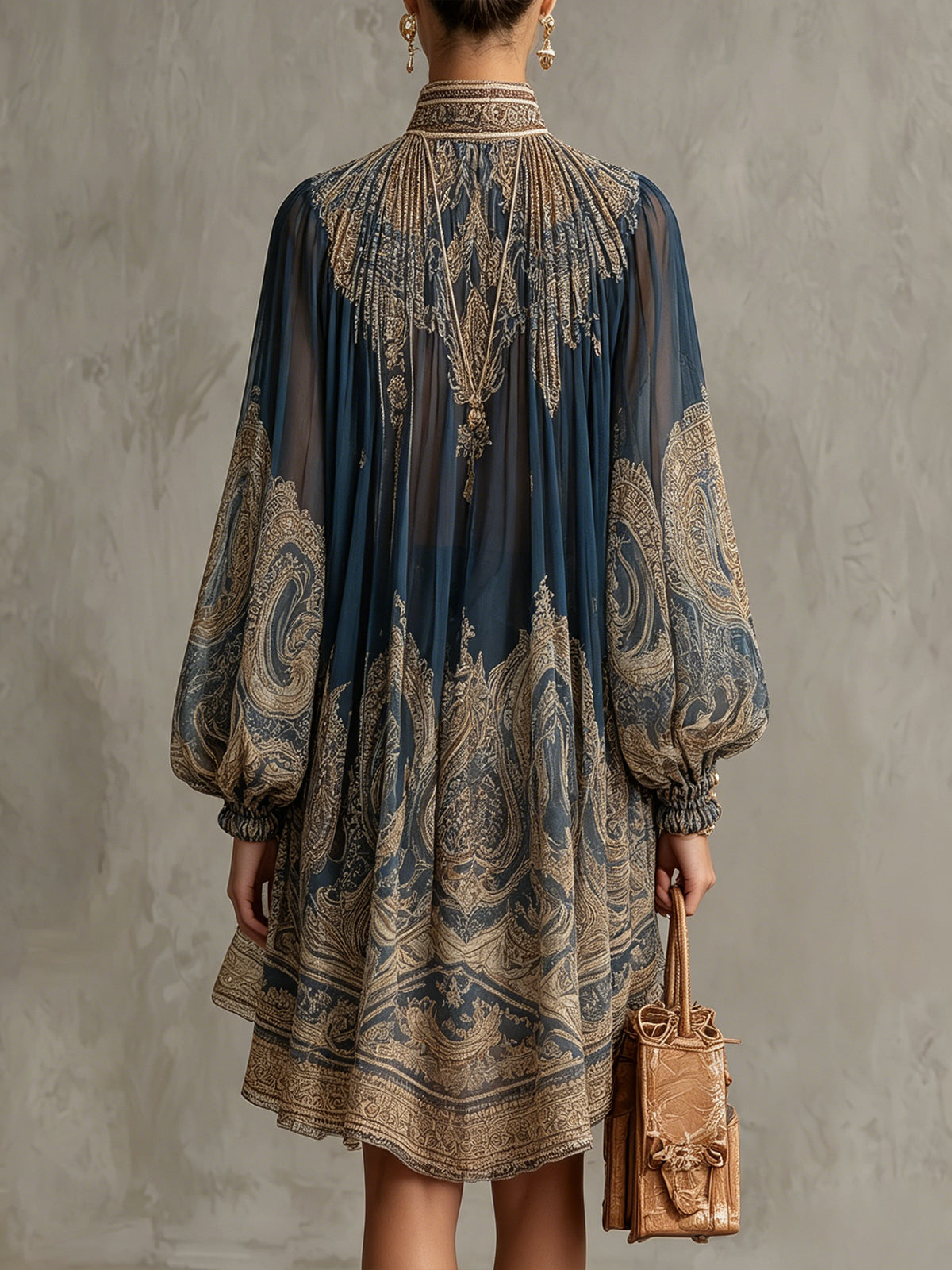 Robe Mini en Mousseline Irrégulière à Col Haut avec Imprimé Baroque Bleu Marine