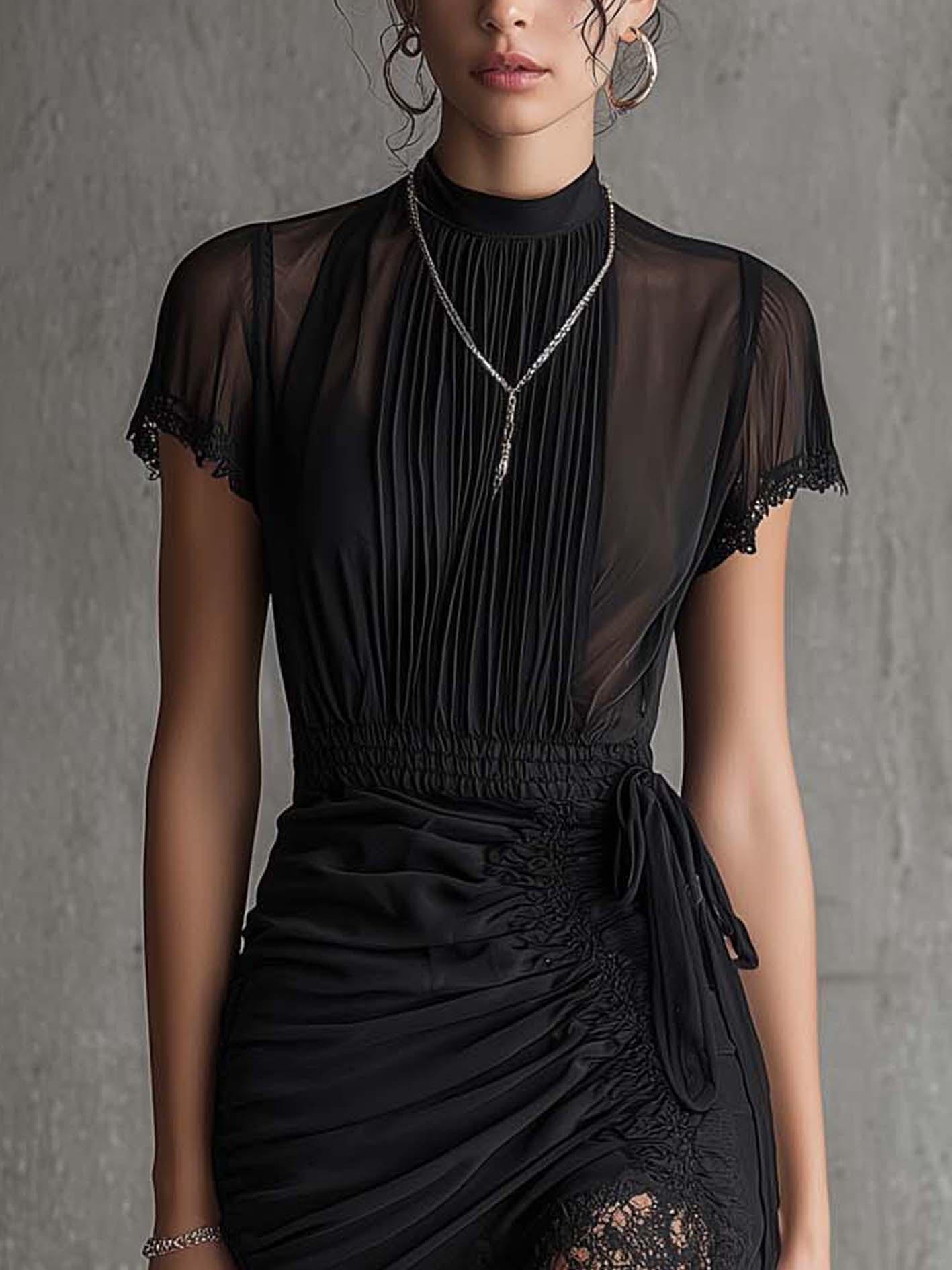 Robe Mini en Mousseline Noire à Taille Plissée et Bord en Dentelle
