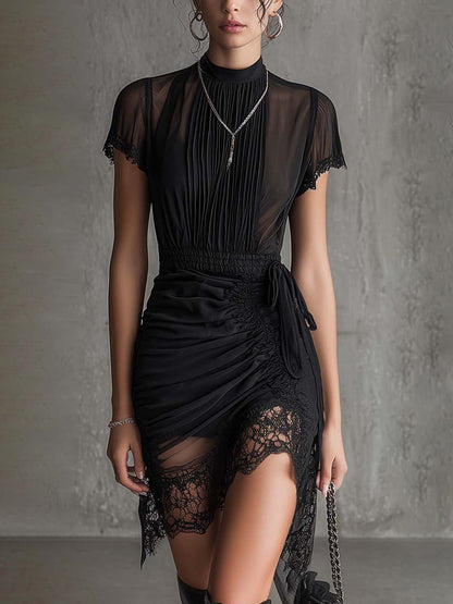 Robe Mini en Mousseline Noire à Taille Plissée et Bord en Dentelle