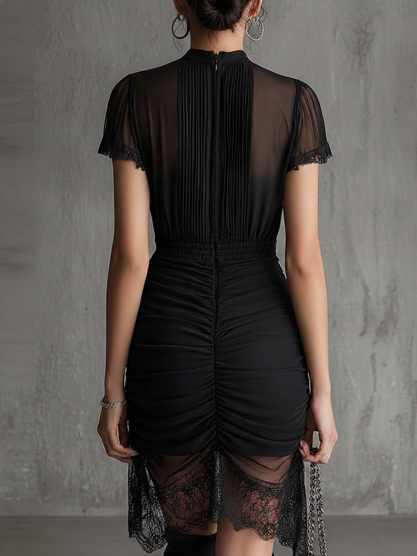 Robe Mini en Mousseline Noire à Taille Plissée et Bord en Dentelle