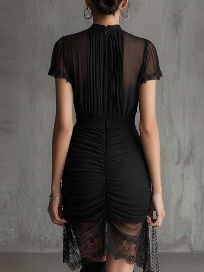 Robe Mini en Mousseline Noire à Taille Plissée et Bord en Dentelle
