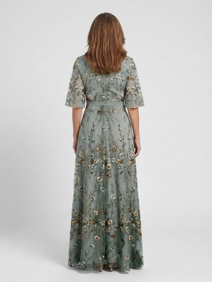 Melodi – Longue robe fleurie à col en V